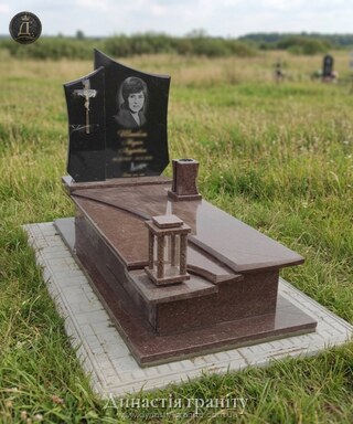 Одинарний гранітний пам’ятник «Елегія»