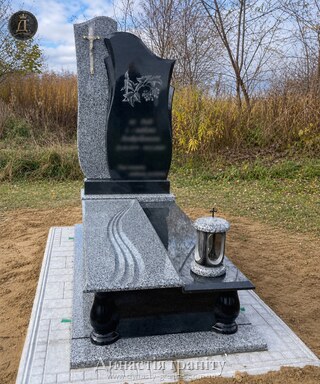 Одинарний гранітний пам’ятник «Срібне Крило»