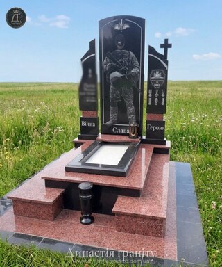 Одинарний військовий пам’ятник «Захисник» з лізника