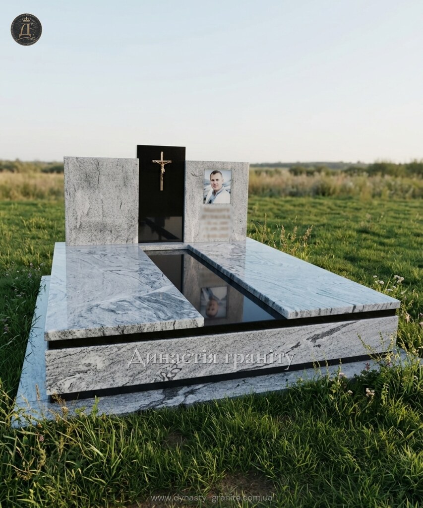 Подвійний гранітний пам'ятник «Світла пам'ять»