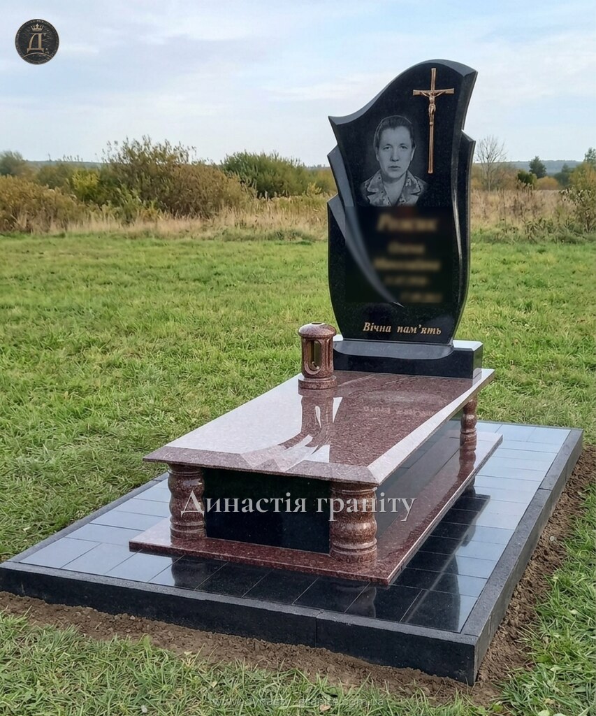 Одинарний гранітний пам’ятник «Благословення»