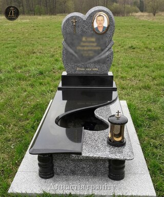 Одинарний гранітний пам’ятник «Вічне серце»