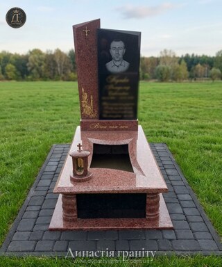 Одинарний гранітний пам’ятник «Свіча пам’яті»