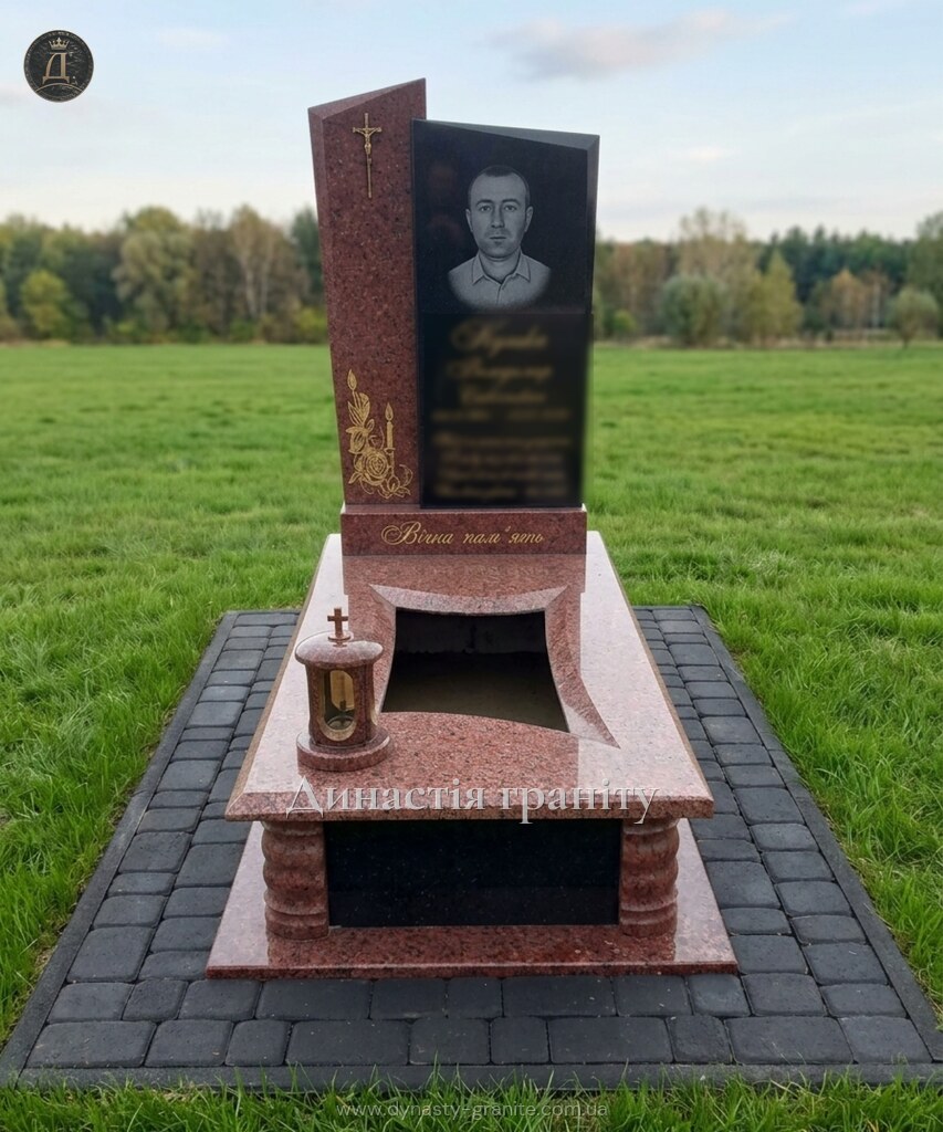 Одинарний гранітний пам’ятник «Свіча пам’яті»