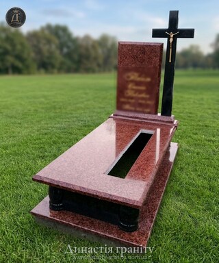 Одинарний гранітний пам’ятник «Священний спокій»