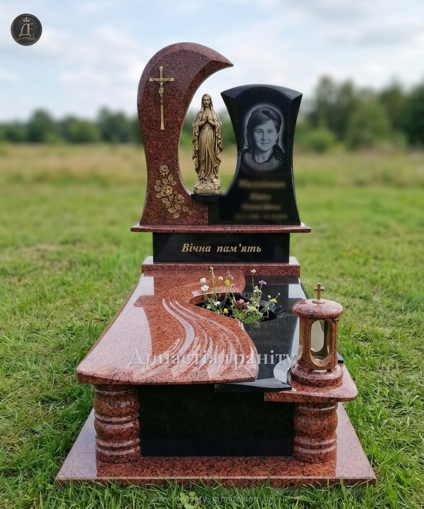 Одинарний гранітний пам’ятник «Свята Покровителька»