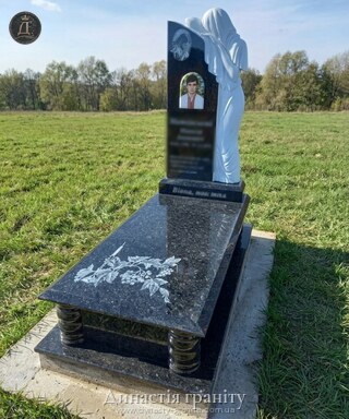 Одинарний гранітний пам’ятник «Вічна скорбота»