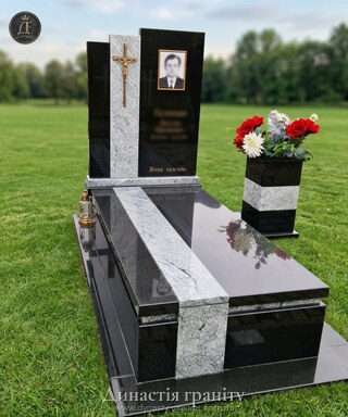 Одинарний гранітний пам’ятник «Елегант Покостівка»
