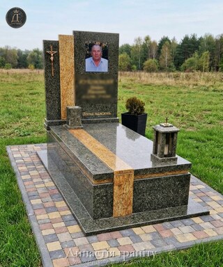 Одинарний гранітний пам’ятник «Оливковий престиж»