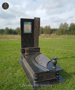 Одинарний гранітний пам’ятник «Каскад пам’яті»