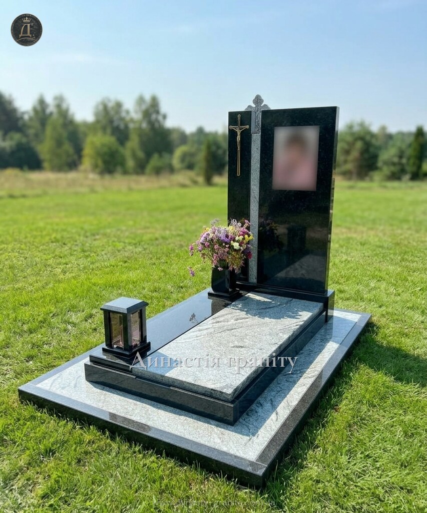 Одинарний гранітний пам’ятник «Світлий оберіг»