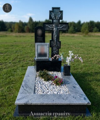 Одинарний гранітний пам’ятник «Святе Розп’яття»