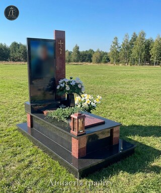 Одинарний гранітний пам’ятник «Королівський акцент»