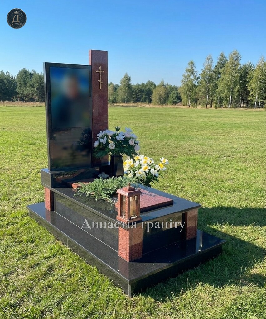 Одинарний гранітний пам’ятник «Королівський акцент»