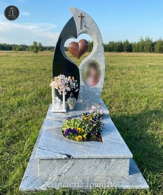 Одинарний гранітний пам’ятник «Полум’я серця»