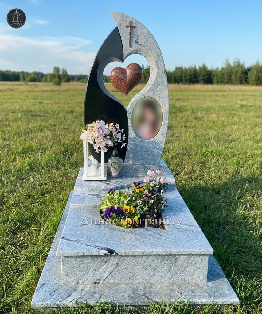 Одинарний гранітний пам’ятник «Полум’я серця»