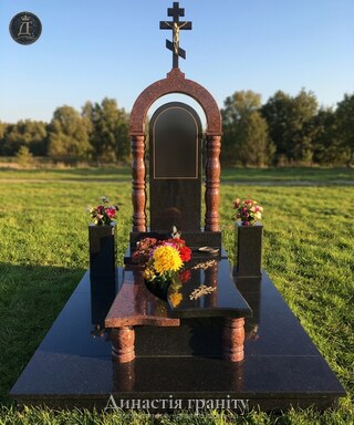 Одинарний гранітний пам’ятник «Королівська брама»