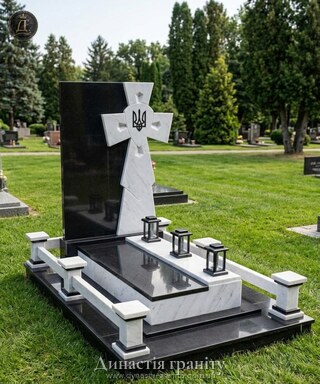 Військовий меморіал «Козацька Честь» з білого мармуру та габро
