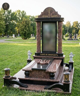 Військовий меморіал «Колонада Слави» з токівського граніту