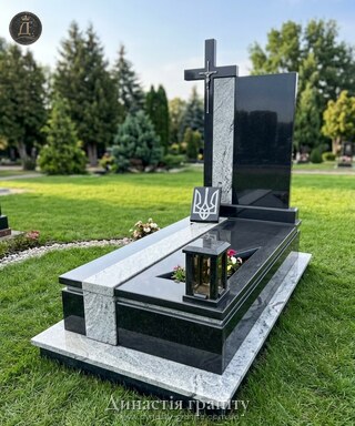 Військовий меморіал «Скрижаль Пам’яті» з граніту Viscount White та габро