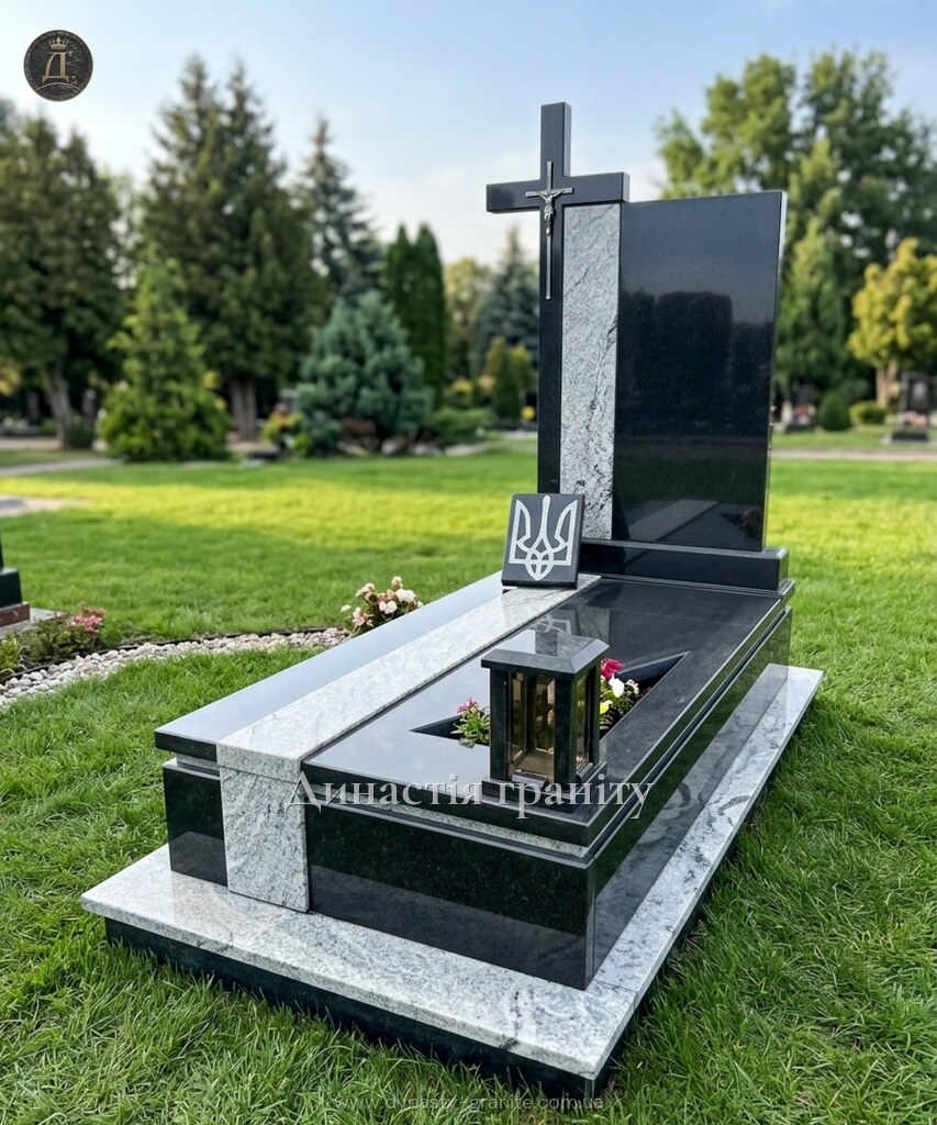 Військовий меморіал «Скрижаль Пам'яті» з граніту Viscount White та габро