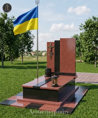 Військовий меморіал «Прапор Честі» з червоного Лізника та габро