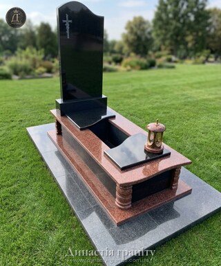 Одинарний гранітний пам’ятник «Світла Пам’ять»