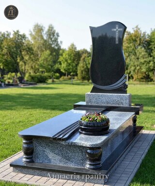 Одинарний гранітний пам’ятник «Срібний Каскад»