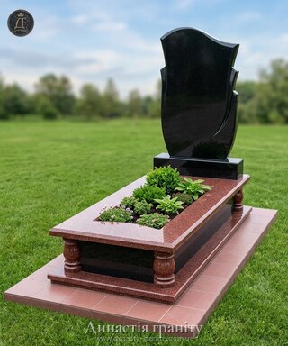 Одинарний гранітний пам’ятник «Багряний Оберіг»