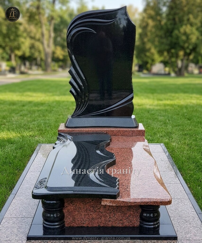 Одинарний гранітний пам’ятник «Крила Пам’яті»